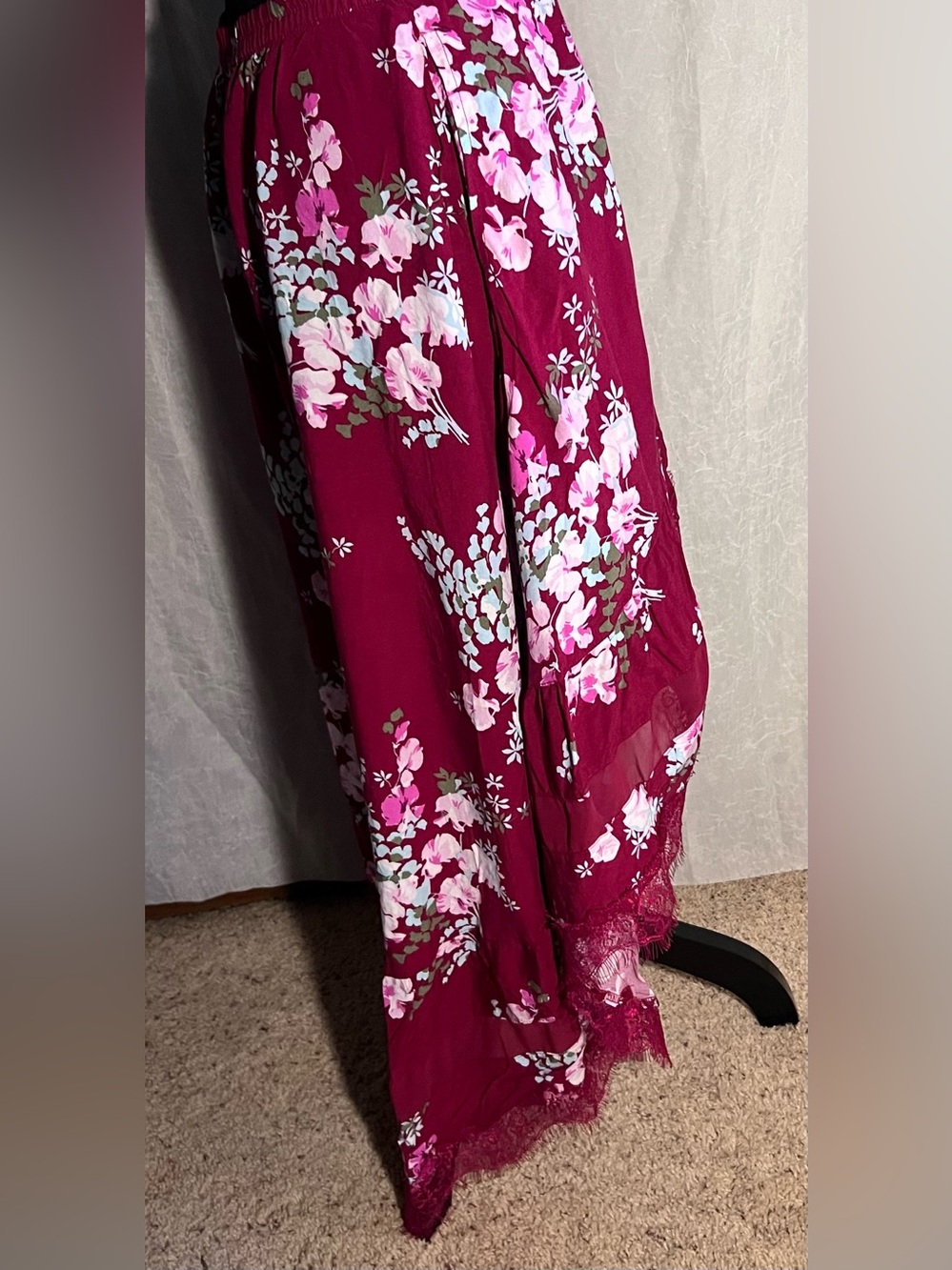 Express Floral High-Low Lace-Hem Skirt in Wine and Pink - Picture 3 of 7